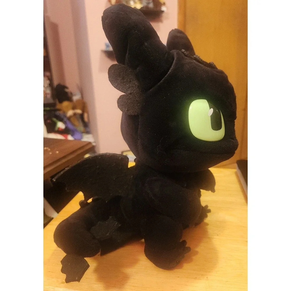 2019 Dreamworks How To Train A Dragon Toothless Squeeze and Growl Plush Dragon